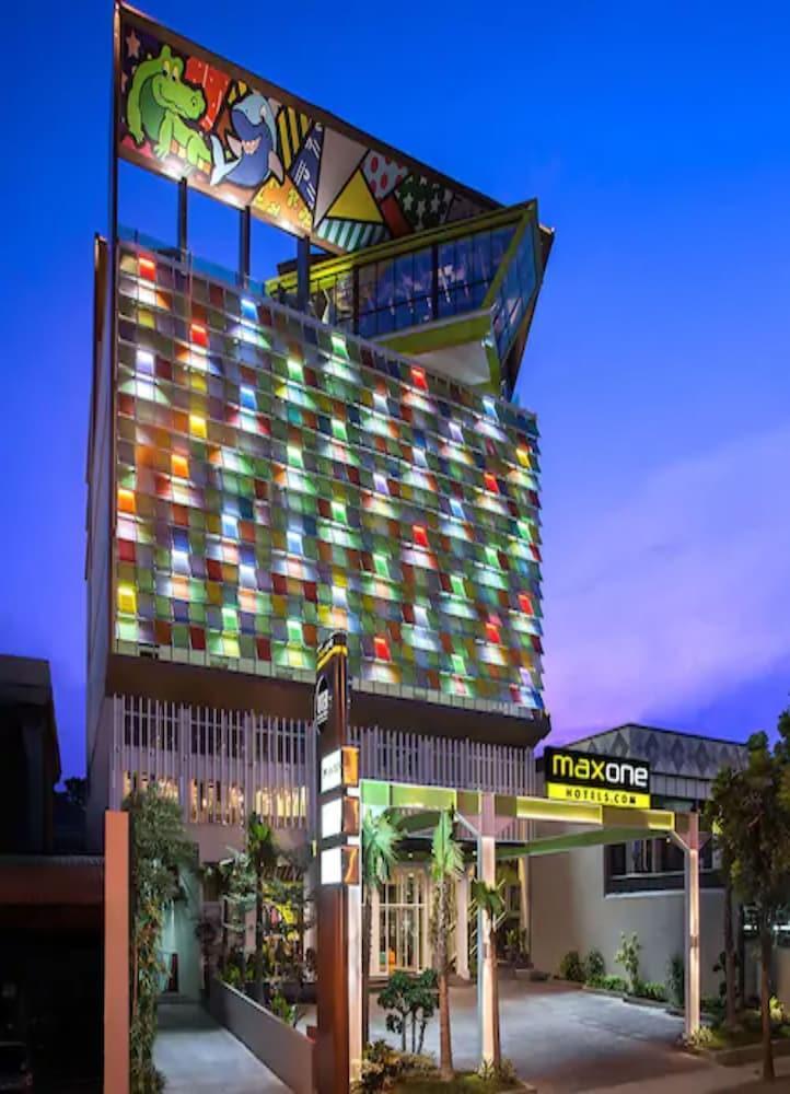 Maxonehotels.Com At Tidar Surabaya Exterior photo