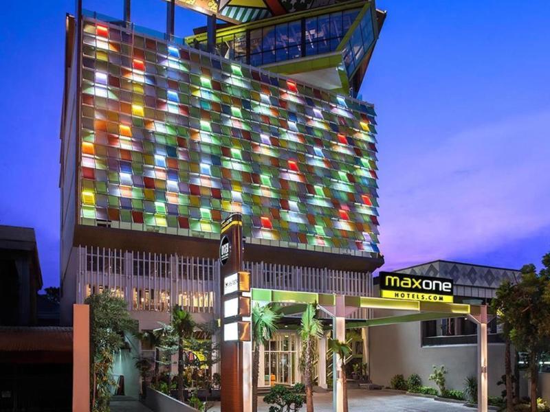Maxonehotels.Com At Tidar Surabaya Exterior photo