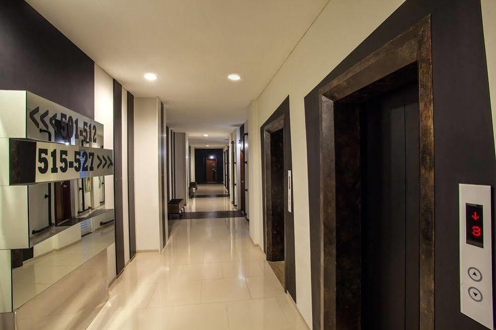 Maxonehotels.Com At Tidar Surabaya Exterior photo