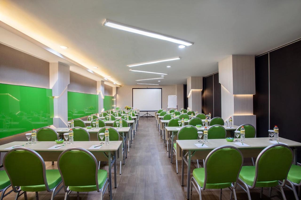 Maxonehotels.Com At Tidar Surabaya Exterior photo